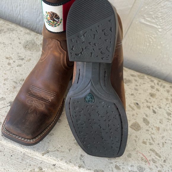 Ariat Tan Leather Cowboy Boots - Picture 2 of 6